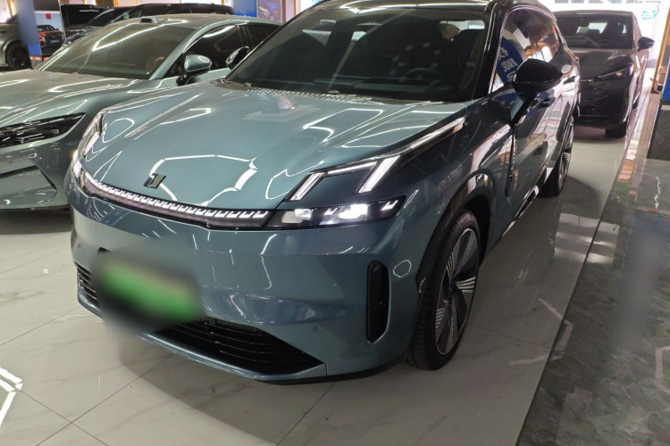 领克08 EM-P 2025款 220km 四驱性能Halo车身外观1