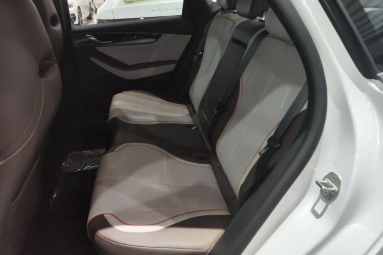 比亚迪 秦PLUS 2024款 荣耀版 DM-i 120KM领先型中控内饰21