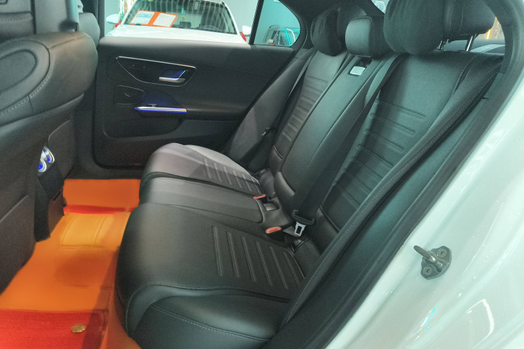 奔驰C级 2023款 C 260 L 运动版中控内饰7001