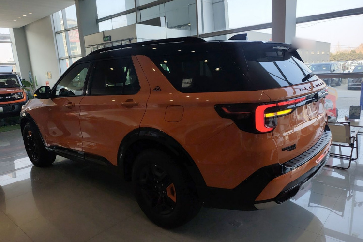福特 探险者 2024款 2.3T EcoBoost 昆仑巅峰版 7座车身外观4