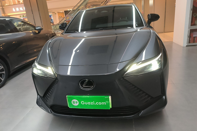 雷克萨斯RZ 2023款 450e 四驱纵享版车身外观2