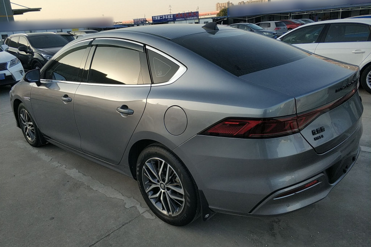 比亚迪 秦PLUS 2021款 DM-i 55KM 旗舰型车身外观4