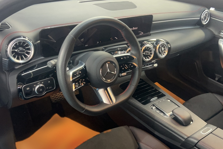 奔驰A级 2023款 A 200 L 时尚型中控内饰7003