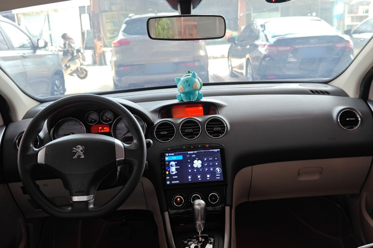 标致408 2013款 2.0L 自动舒适版中控内饰12