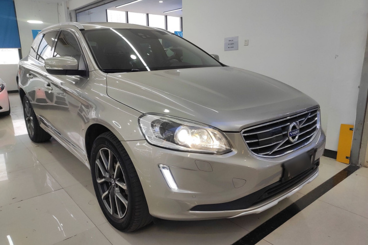 沃尔沃XC60 2016款 T5 AWD 智驭版车身外观3