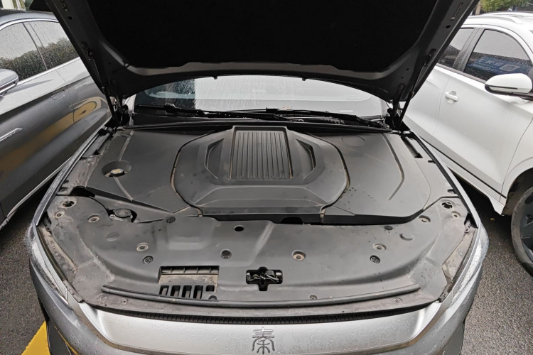 比亚迪 秦PLUS 2023款 冠军版 EV 510KM超越型机舱底盘24