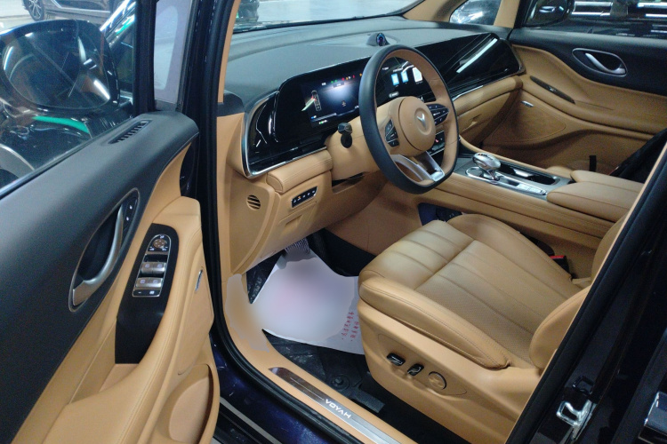 岚图汽车 岚图梦想家 2022款 0碳版 想+智驾包 475km中控内饰20