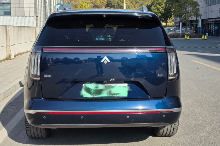 昊铂HL 2025款 700 Ultra六座四驱激光雷达版车身外观6011