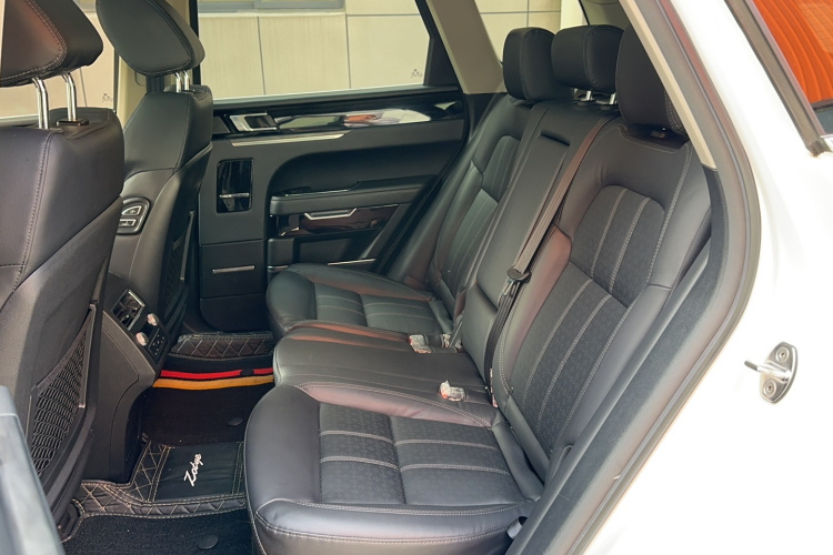 众泰T700 2017款 1.8T 双离合尊贵型中控内饰7004