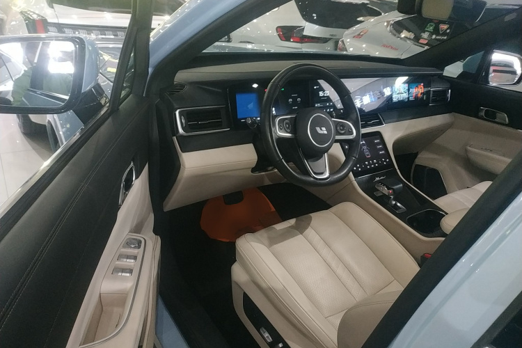 理想汽车 理想ONE 2020款 增程6座版中控内饰20