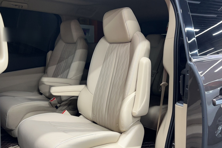 别克GL8 2023款 改款 陆上公务舱 豪华型中控内饰7001