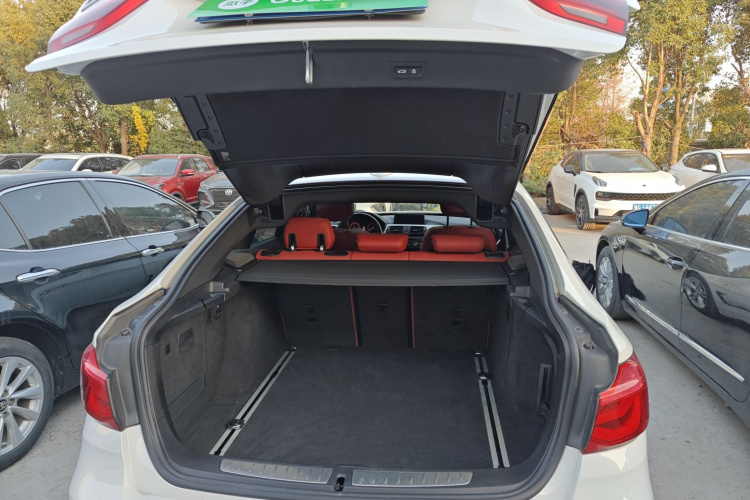 宝马3系GT 2019款 320i M运动型机舱底盘23