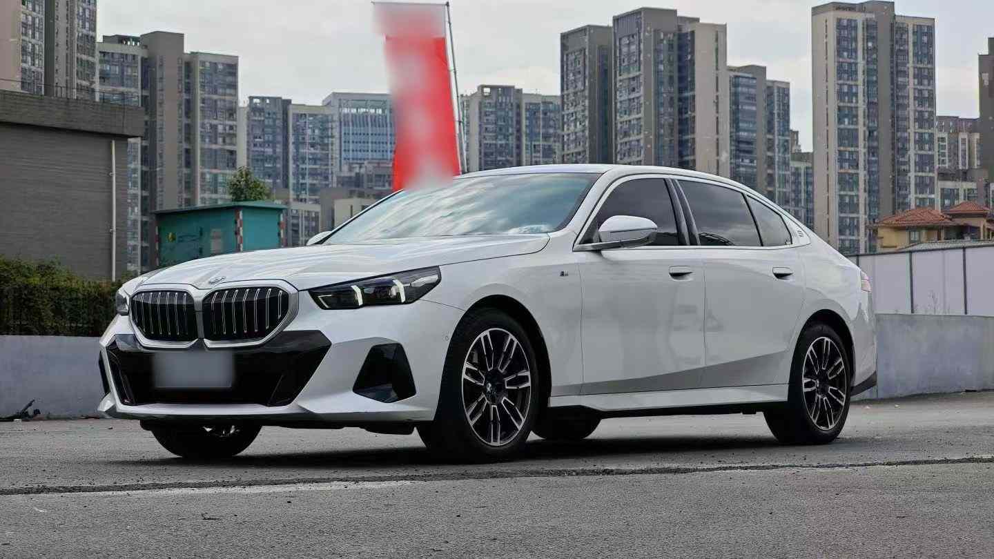 宝马5系 2025款 530Li 领先型 M运动套装(1)