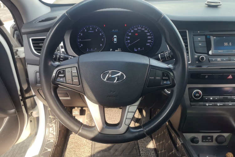 现代 名图 2014款 1.8L 自动尊贵型DLX中控内饰13