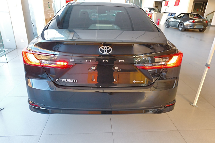 丰田 凯美瑞 2024款 双擎 2.0HGVP 豪华版车身外观6004