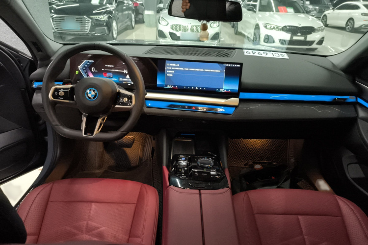 宝马i5 2024款 eDrive 35L 尊享型 M运动套装中控内饰7002