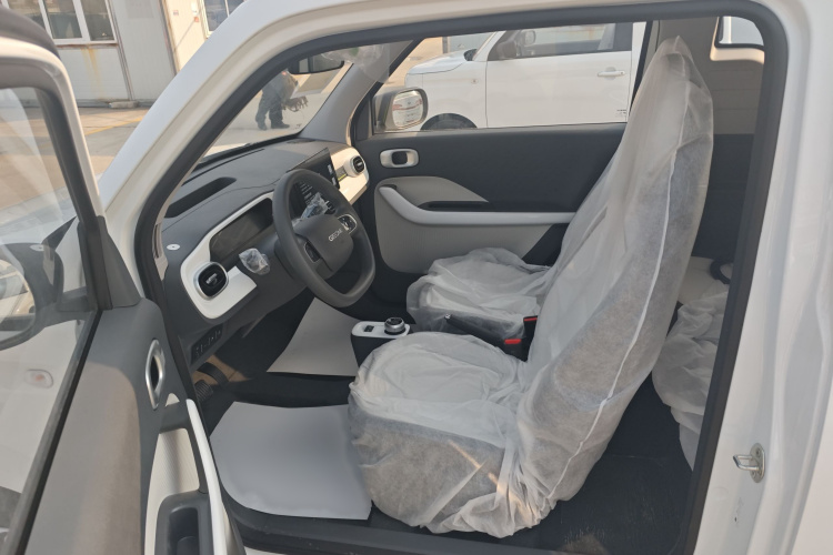 吉利银河 熊猫 2025款 210km 元气熊中控内饰7001