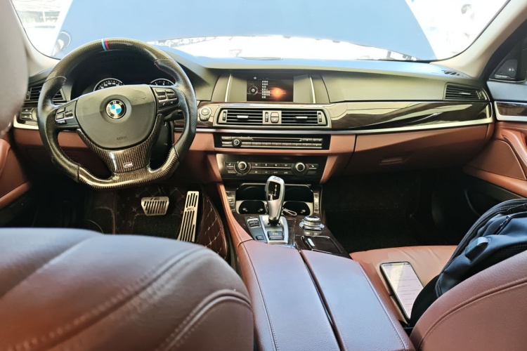 宝马5系 2014款 525Li 领先型中控内饰12