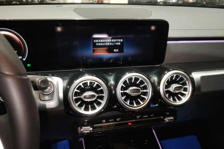 奔驰GLB 2023款 GLB 200 动感型局部细节16