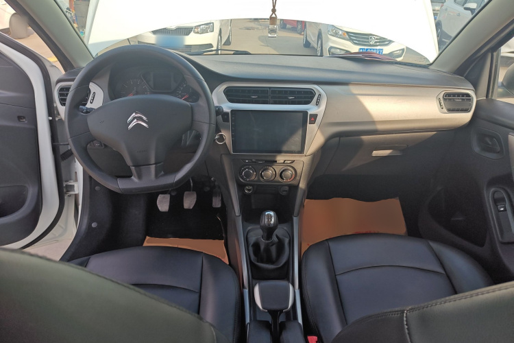 雪铁龙 爱丽舍 2017款 1.6L 手动时尚型中控内饰12