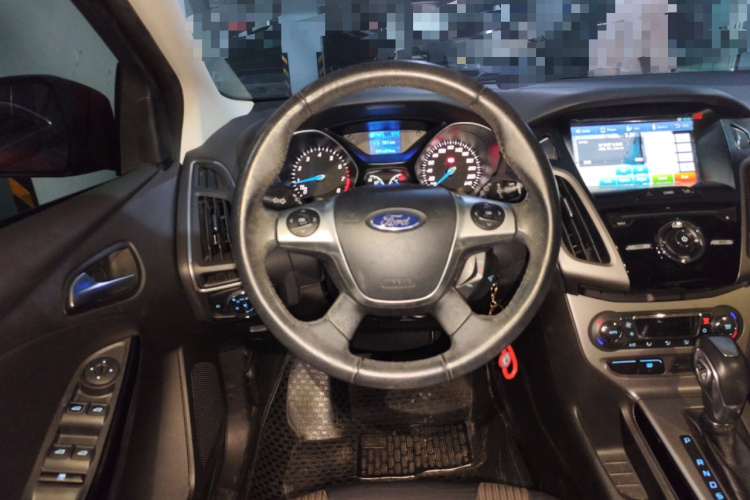 福特 福克斯 2012款 两厢 1.6L 自动风尚型局部细节13