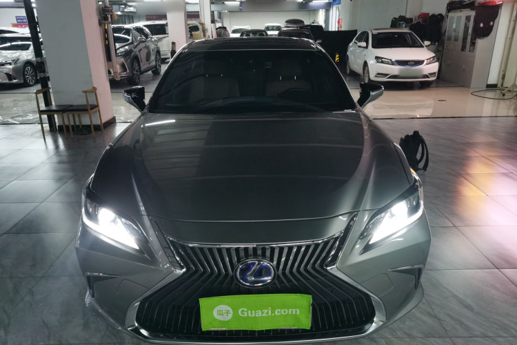 雷克萨斯ES 2020款 300h 卓越版车身外观2