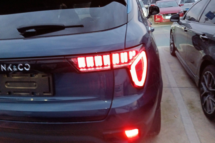 领克01 2019款 2.0T 两驱耀Pro版 国VI车身外观9