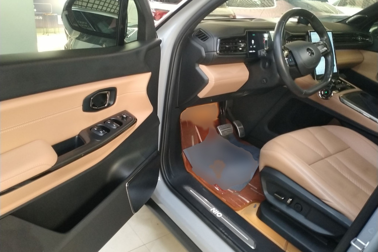 蔚来ES8 2022款 100kWh 领航版 六座中控内饰7003