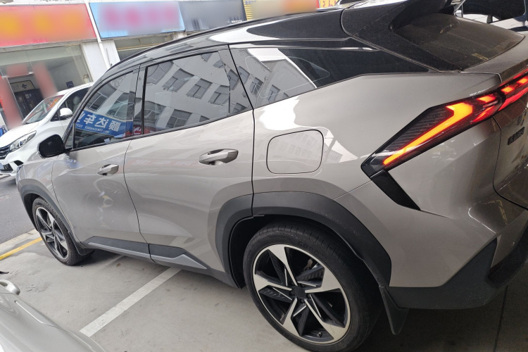 吉利银河 银河L7 2023款 1.5T 115km 星舰车身外观6003