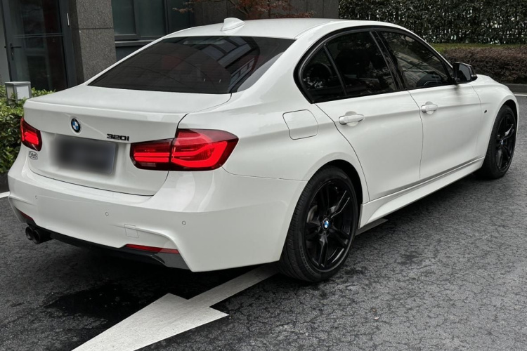 宝马3系 2019款 320i M运动曜夜版车身外观6003