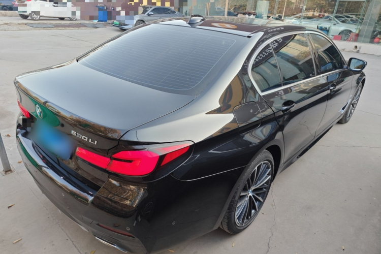 宝马5系 2022款 改款 530Li 领先型 M运动套装车身外观7