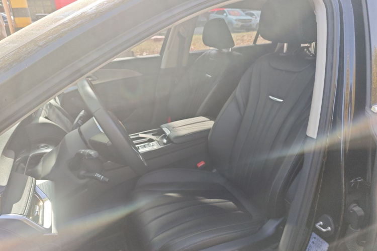 红旗H5 2023款 2.0T 自动智联旗享版中控内饰19