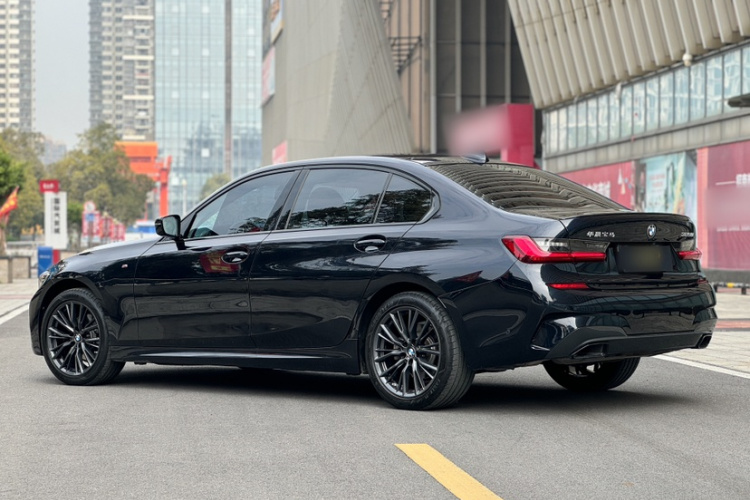 宝马3系 2022款 325Li M运动曜夜套装车身外观6002
