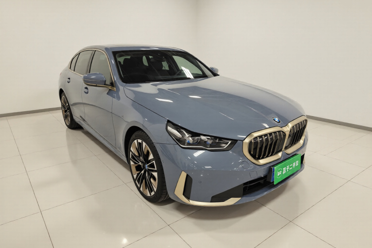 宝马5系 2024款 530Li 尊享型 M运动套装车身外观3