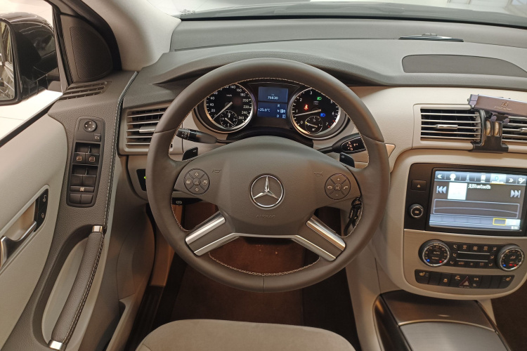 奔驰R级 2014款 R 320 4MATIC 商务型中控内饰13