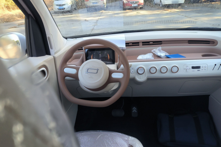 奔腾小马 2026款 222km 炫彩马中控内饰13