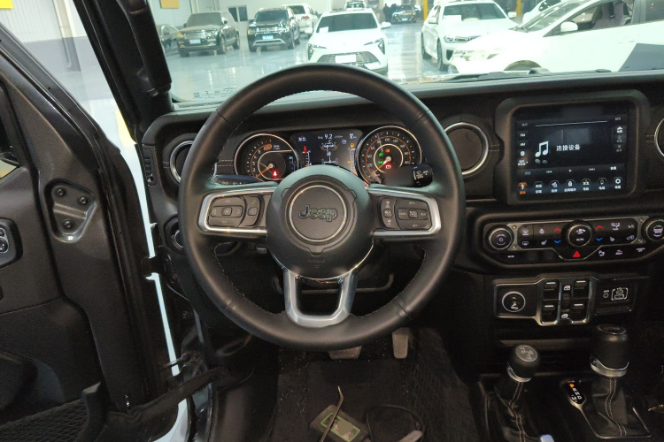 Jeep 牧马人 2021款 2.0T 80周年纪念版中控内饰13