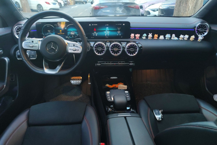 奔驰CLA 2021款 CLA 200中控内饰12