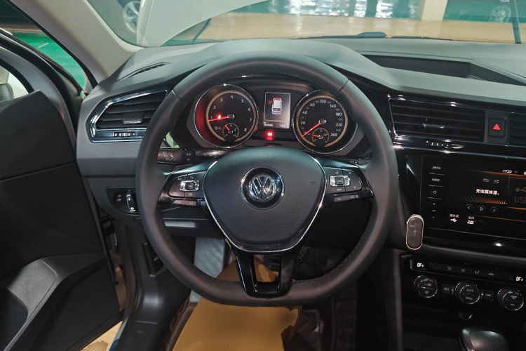 大众 途观L 2020款 330TSI 自动两驱全景舒适版 国VI中控内饰13