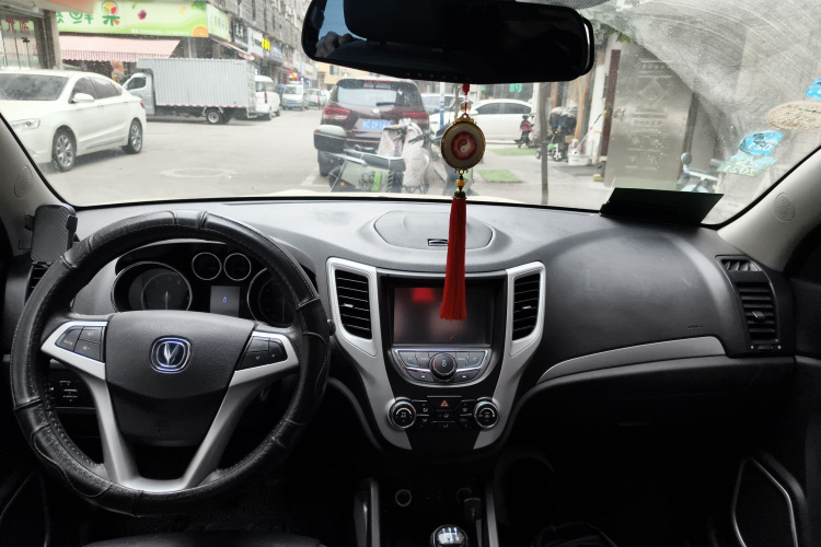 长安CS35 2016款 1.6L 手动豪华型 国V中控内饰12