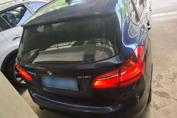 宝马2系旅行车 2016款 218i 领先型车身外观6