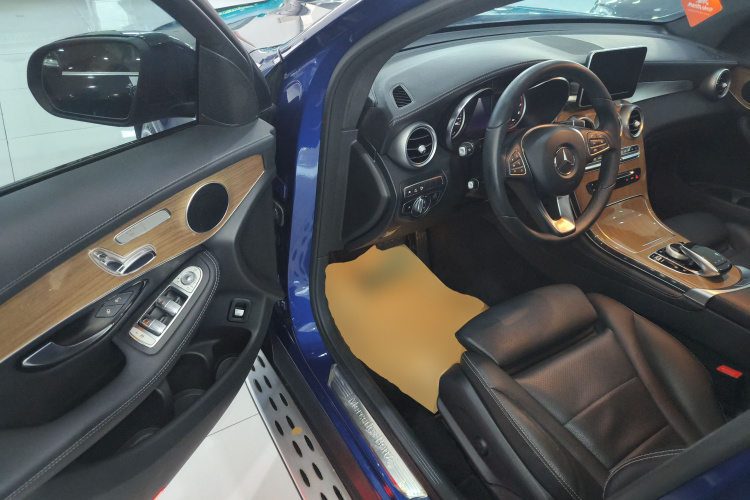 奔驰GLC轿跑 2018款 GLC 260 4MATIC 轿跑SUV中控内饰7003