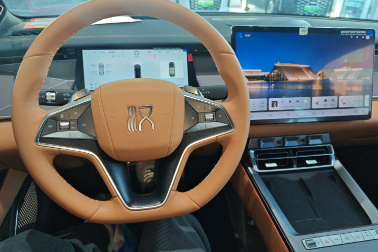 比亚迪 汉L 2025款 DM-p 四驱激光雷达旗舰型中控内饰12