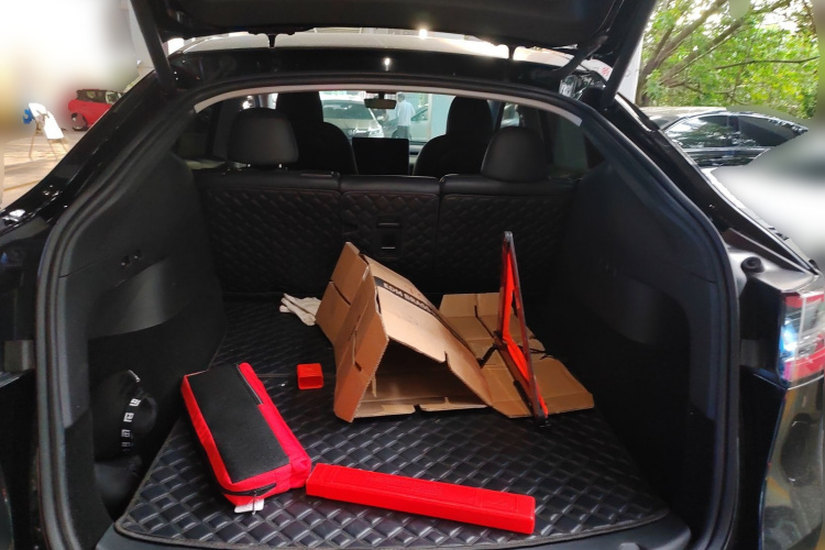 特斯拉 Model Y 2022款 改款 长续航全轮驱动版中控内饰23