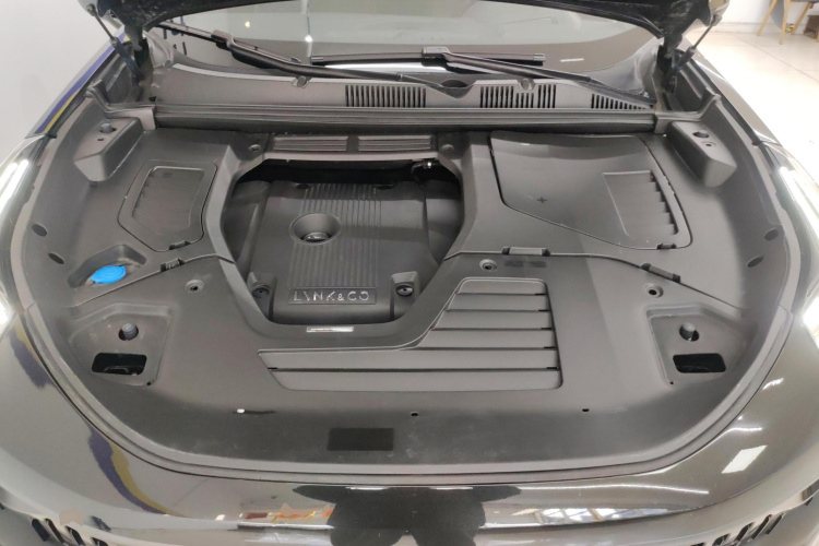 领克05 2022款 2.0TD 四驱劲Halo机舱底盘24