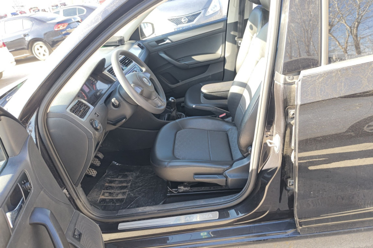 大众 桑塔纳 2015款 1.6L 手动舒适版中控内饰19