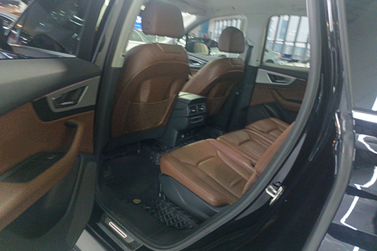 奥迪Q7 2019款 55 TFSI 技术型中控内饰7004