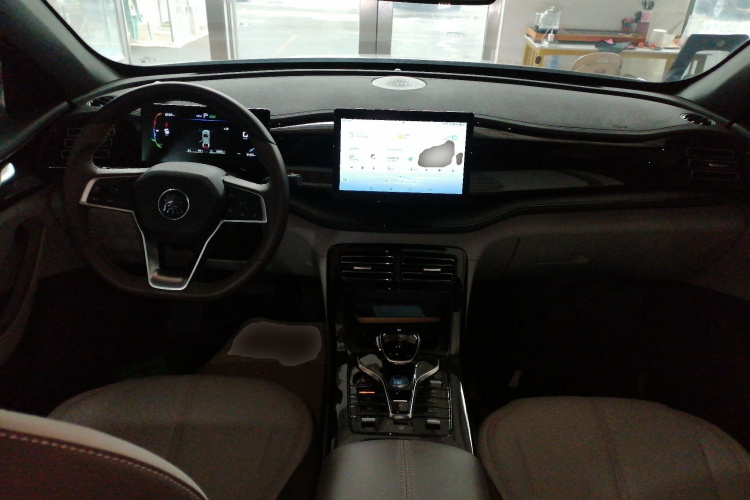 比亚迪 秦PLUS 2024款 荣耀版 DM-i 55KM领先型中控内饰7002