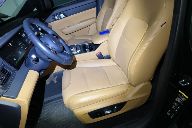 理想汽车 理想ONE 2021款 增程6座版中控内饰19