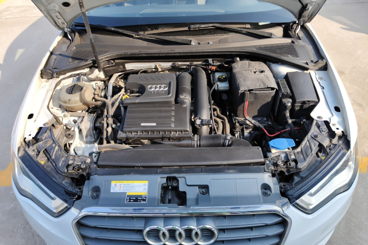 奥迪A3 2014款 Sportback 35 TFSI 自动舒适型机舱底盘24